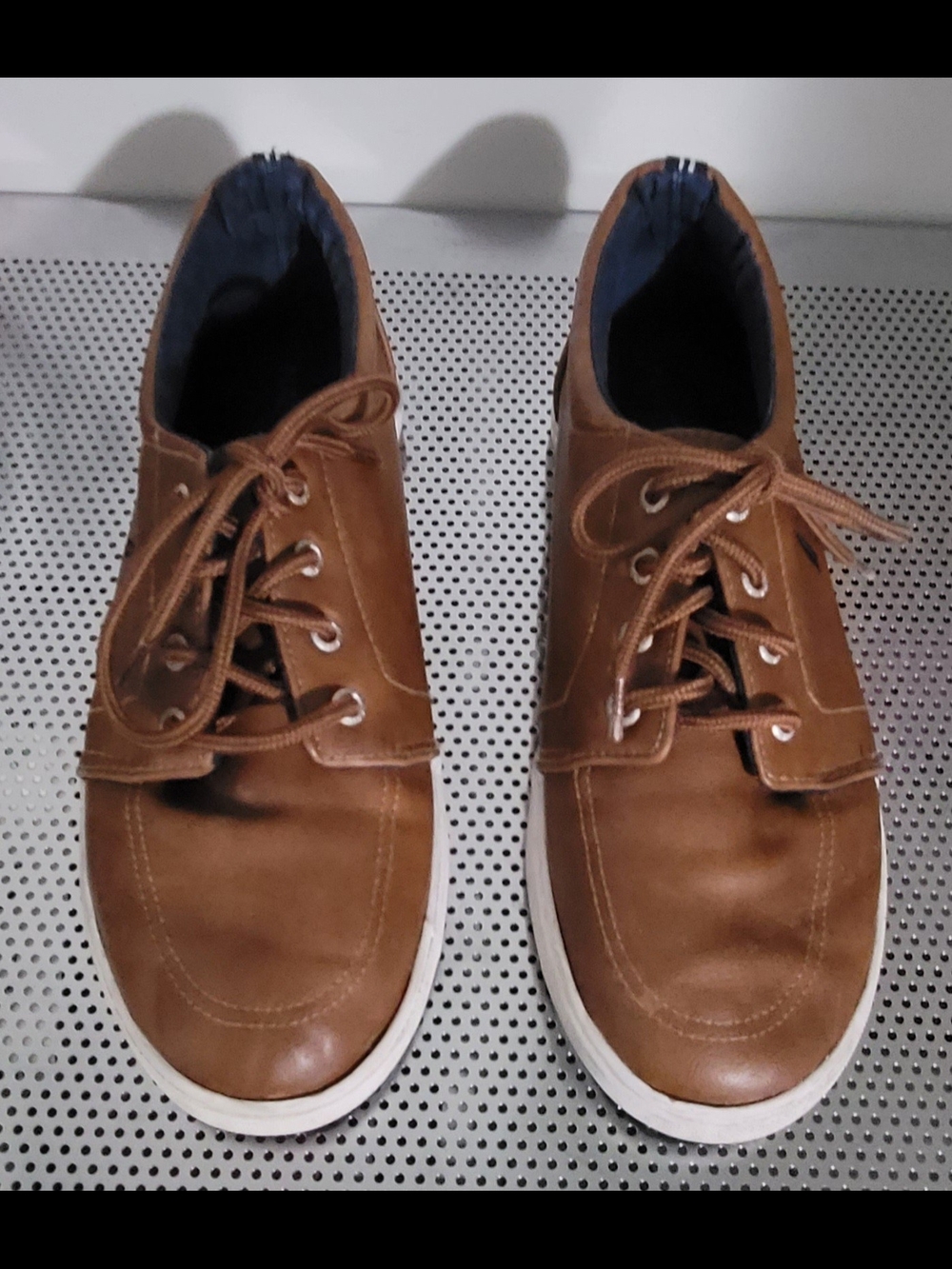 Nautica Tan/Brown Leather Chukka Sneakers Big Boy's Size 6